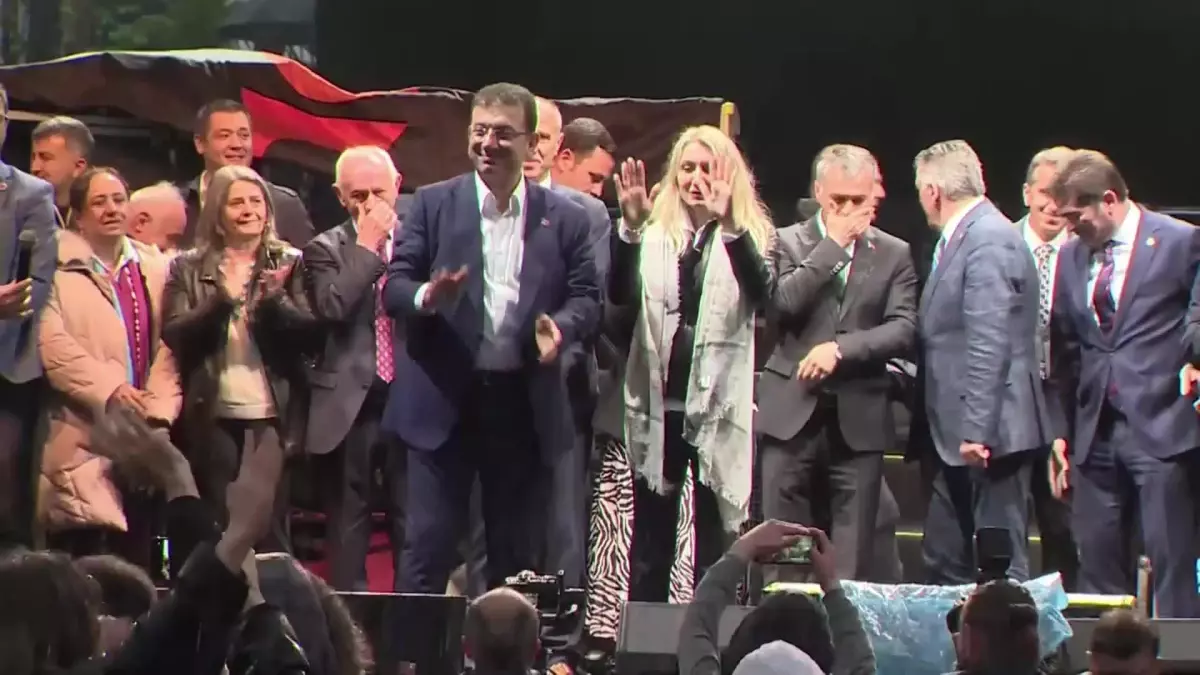 İmamoğlu'ndan Yomralı Gençlere: 'Sizler Bizden Çok Daha Başarılı Olacaksınız. Biz Sizin Başarılarınıza Kısa Bir Hazırlık Yapacağız'