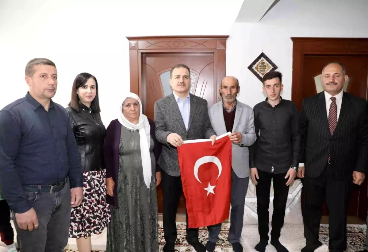 Vali Akbıyık'tan şehit ailelerine ziyaret