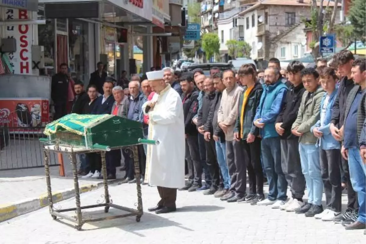 Adres sorma kavgasında öldüren Mehmet Deniz toprağa verildi