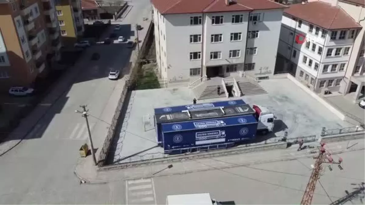 'Gezen Sinema Tır'ı ilk olarak kuruluş toprakları Söğüt'te sahne aldı