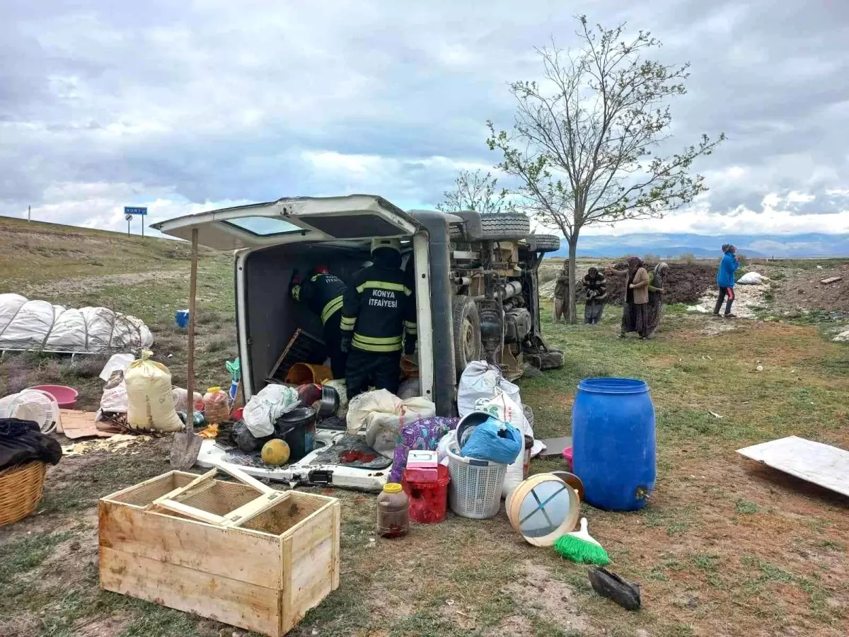 Son dakika 3. sayfa: Tarım işçilerini taşıyan minibüs devrildi: 12 yaralı