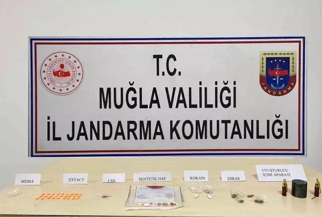 Villada uyuşturucu partisine operasyon: 10 gözaltı Villada uyuşturucu partisine operasyon: 10 gözaltı