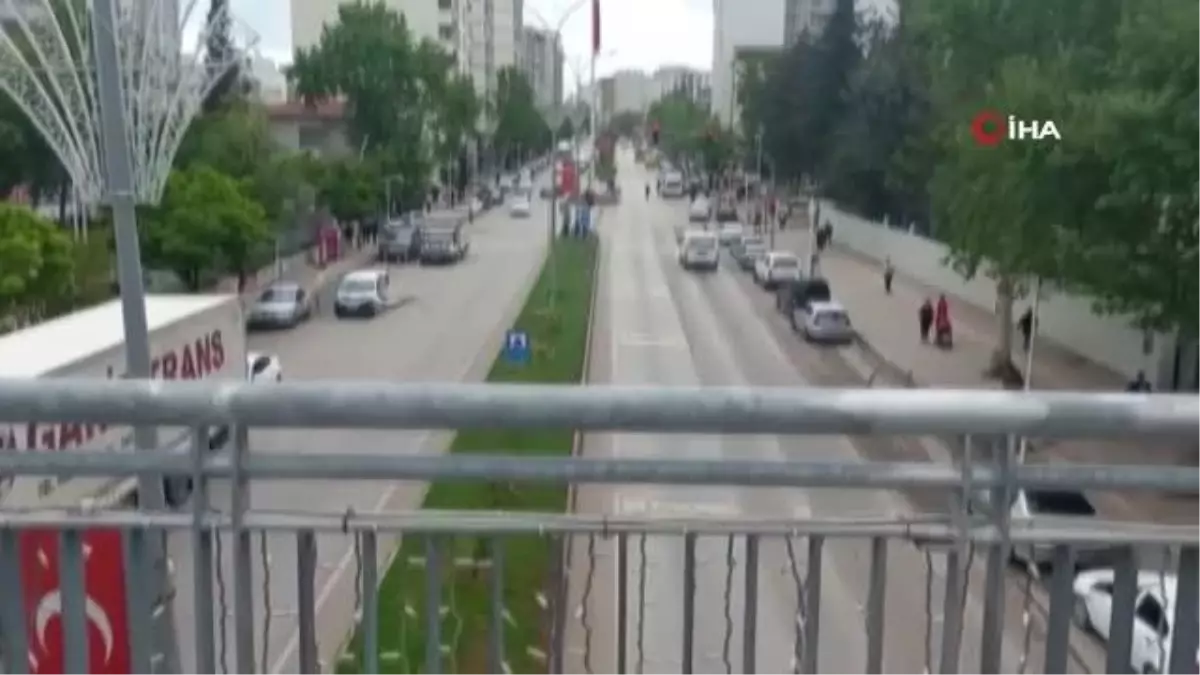 Yolun karşısına geçmeye çalışırken aracın çarptığı yaya hayatını kaybetti