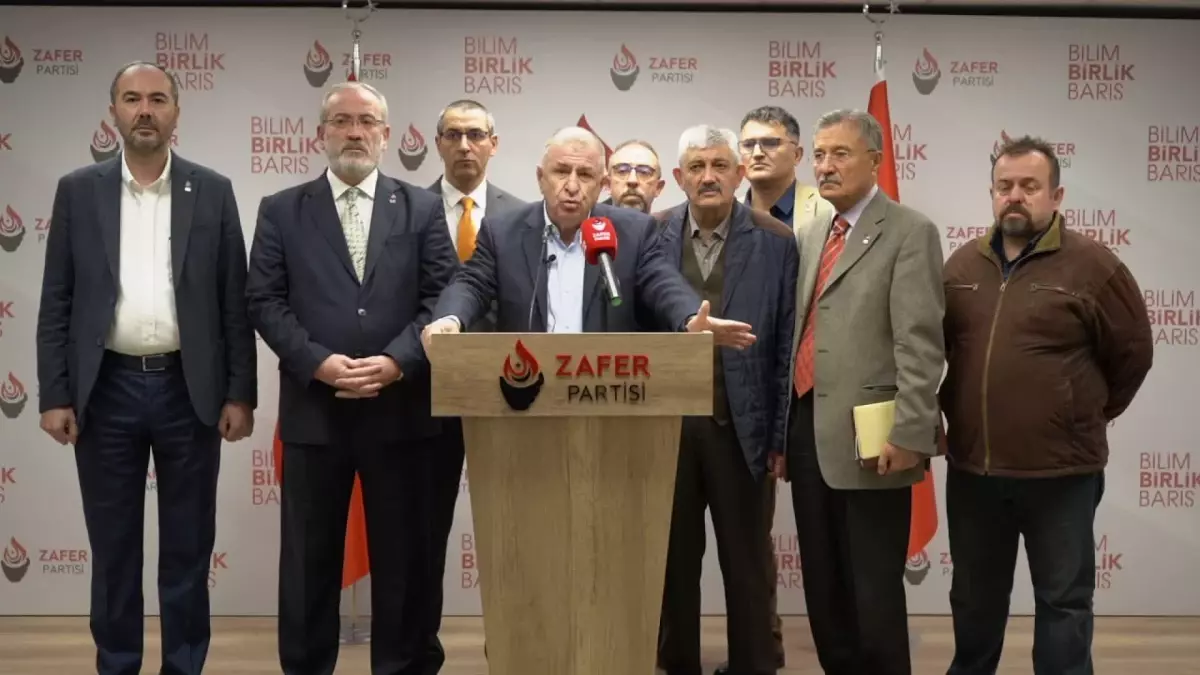 Zafer Partisi Genel Başkanı Özdağ'dan, Bakan Soylu'ya Sert Tepki: 'İçişleri Bakanlığı Önünde Buluşalım. Tek Başıma ve Silahsız Geleceğim, Erkeksen...