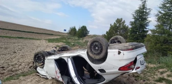 Afyonkarahisar'da şarampole devrilen otomobildeki 5 kişi yaralandı