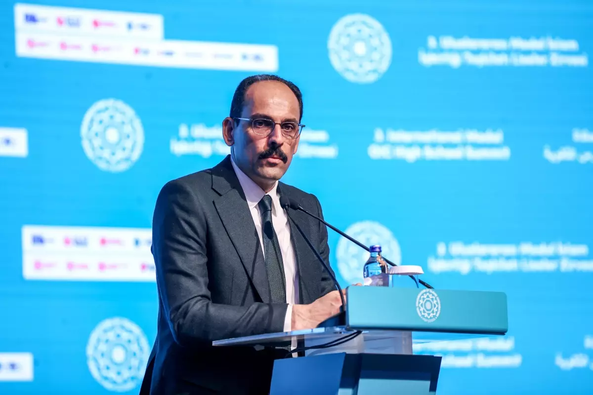 Cumhurbaşkanlığı Sözcüsü Kalın, 3. Uluslararası Model OIC Liseler Zirvesi'nde konuştu (1)