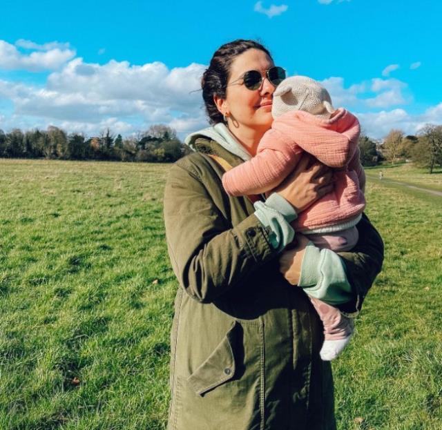 Bergüzar Korel, yeni doğan kızına yapılan 'Kafası vakumlanmış gibi' yorumuna ateş püskürdü: Hadsizleşmeyin Bergüzar Korel, yeni doğan kızına yapılan 'Kafası vakumlanmış gibi' yorumuna ateş püskürdü: Hadsizleşmeyin