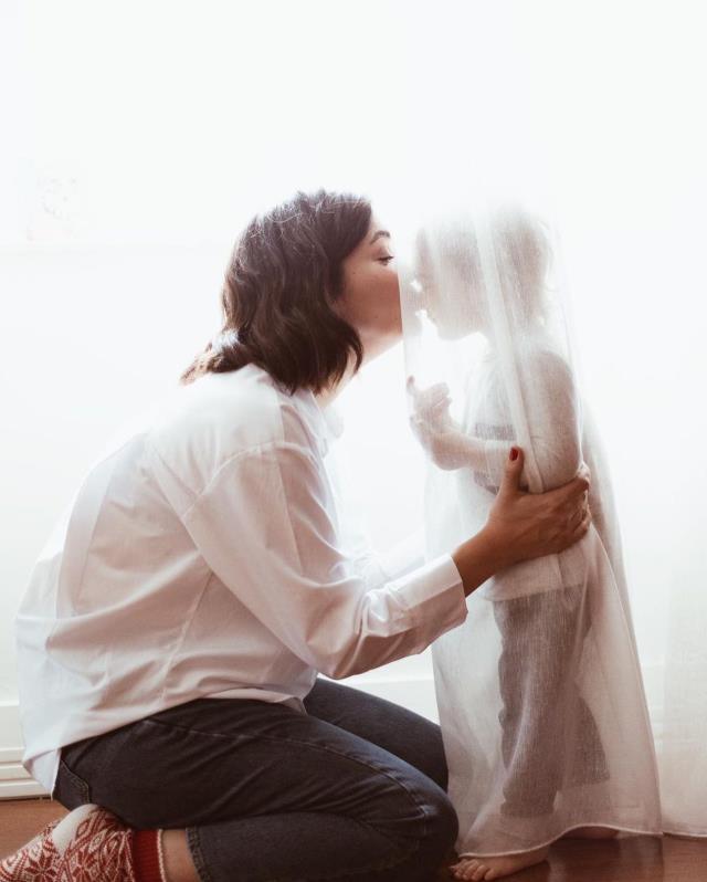 Bergüzar Korel, yeni doğan kızına yapılan 'Kafası vakumlanmış gibi' yorumuna ateş püskürdü: Hadsizleşmeyin Bergüzar Korel, yeni doğan kızına yapılan 'Kafası vakumlanmış gibi' yorumuna ateş püskürdü: Hadsizleşmeyin