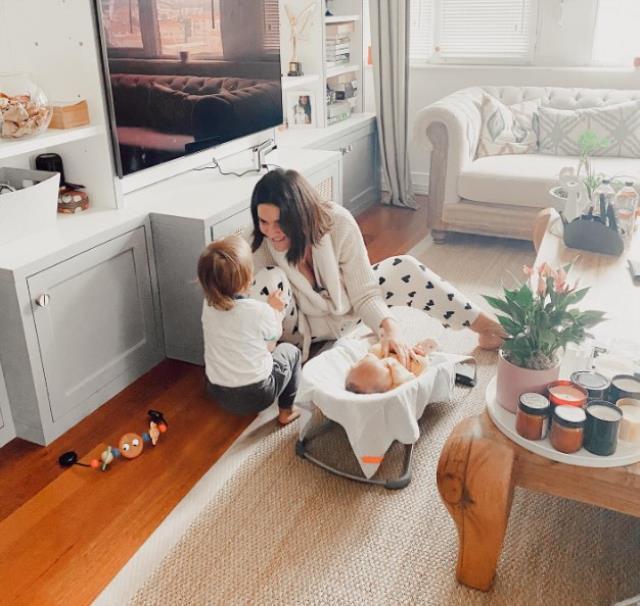 Bergüzar Korel, yeni doğan kızına yapılan 'Kafası vakumlanmış gibi' yorumuna ateş püskürdü: Hadsizleşmeyin Bergüzar Korel, yeni doğan kızına yapılan 'Kafası vakumlanmış gibi' yorumuna ateş püskürdü: Hadsizleşmeyin