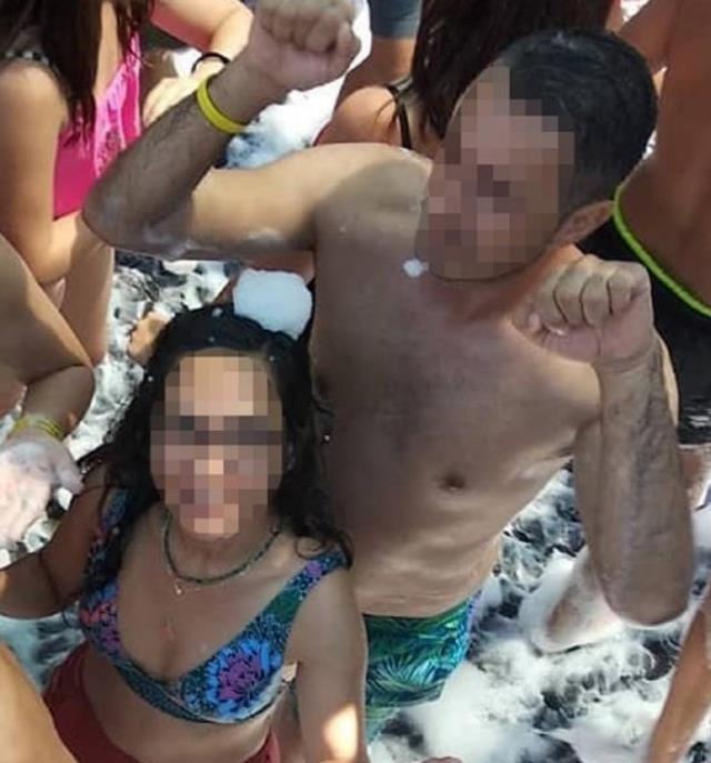 Boşanmak isteyen kocasına karşı dava açtı, köpük partisi fotoğrafını delil olarak sundu