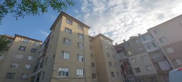 Eşini eşarpla boğmaya çalıştı, suçu cinlerin üzerine attı: Bana musallat oldular