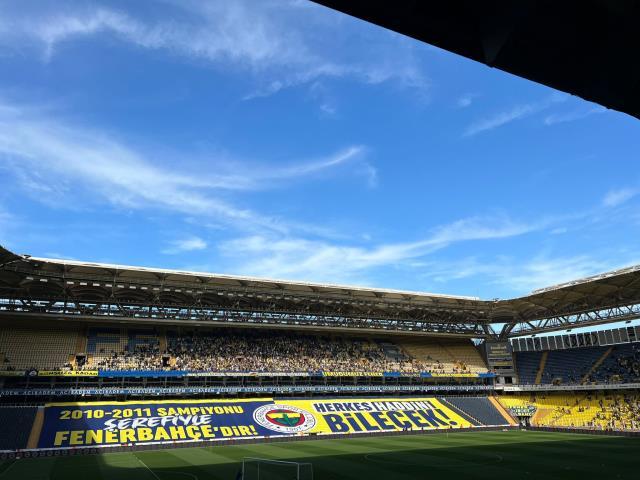 Fenerbahçe, Trabzonspor'a bu sefer pankartla gönderme yaptı: Herkes haddini bilecek
