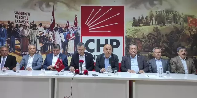 CHP Grup Başkan Vekili Özel'den Bakan Soylu'ya 'Sığınmacı' Tepkisi: Boş işleri bırakın, görevinizi yapın CHP Grup Başkan Vekili Özel'den Bakan Soylu'ya 'Sığınmacı' Tepkisi: Boş işleri bırakın, görevinizi yapın