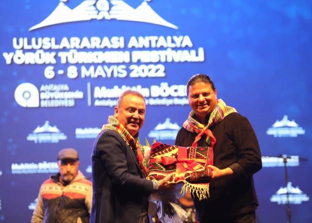 CHP'li belediyenin festivaline neden katılmadı? Kılıçdaroğlu, Fettah Tamince'nin sponsorluğundan rahatsızlık duymuş CHP'li belediyenin festivaline neden katılmadı? Kılıçdaroğlu, Fettah Tamince'nin sponsorluğundan rahatsızlık duymuş