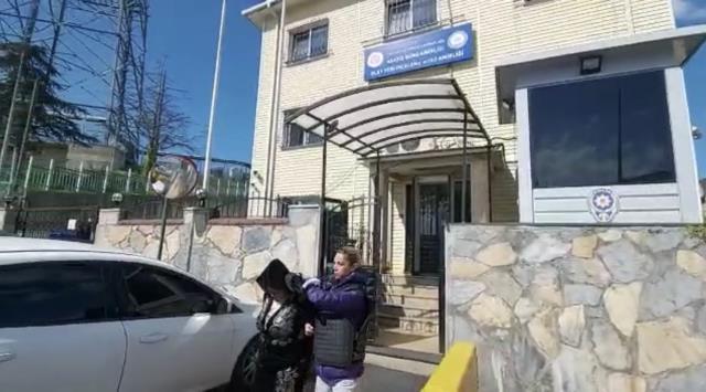 İstanbul'da elti dehşeti! Sokak ortasında tabancayla ağzından vurdu İstanbul'da elti dehşeti! Sokak ortasında tabancayla ağzından vurdu