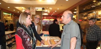 İzmit Belediye Başkanı Hürriyet İmza Günü Düzenleyen Yazarları Ziyaret Etti