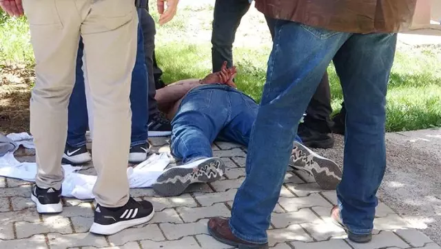 Kezzapla kendine zarar vermek isteyen şahsı polis etkisiz hale getirdi