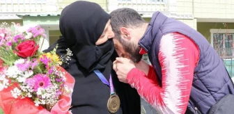 SPOR Olimpiyat madalyasını annesine hediye etti