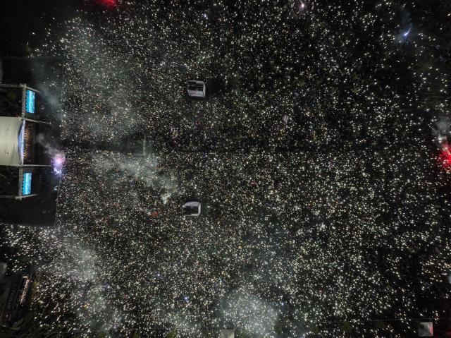 Trabzonspor taraftarından çılgın şov! Şampiyonluğa damga vuran şarkı Yenikapı'yı da salladı