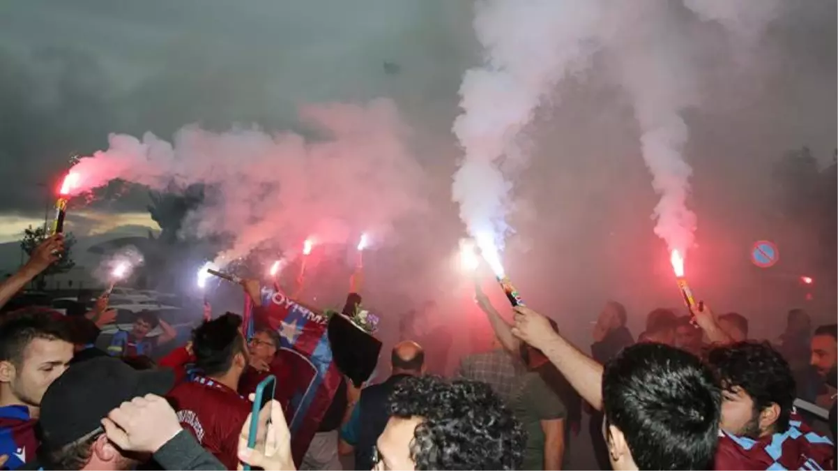 Trabzonspor'un şampiyonluk kutlamaları nedeniyle İstanbul'da bugün bazı yollar trafiğe kapatılacak