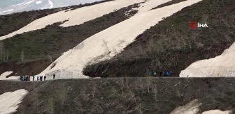 9 ilden Muş'a gelen fotoğraf sanatçıları mayıs ayında metrelerce karı fotoğrafladı