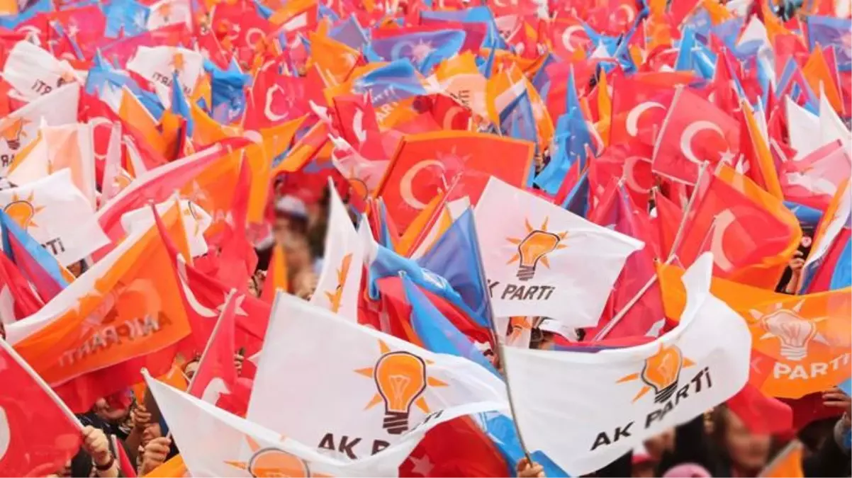 AK Parti Sivas İl Başkanlığı'nın resmi Twitter hesabından cinsel içerikli paylaşım yapan sayfalar takip edildi