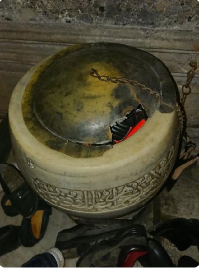 Ayasofya'da skandal: Tarihi su haznesi ayakkabılık olarak kullanılıyor Ayasofya'da skandal: Tarihi su haznesi ayakkabılık olarak kullanılıyor