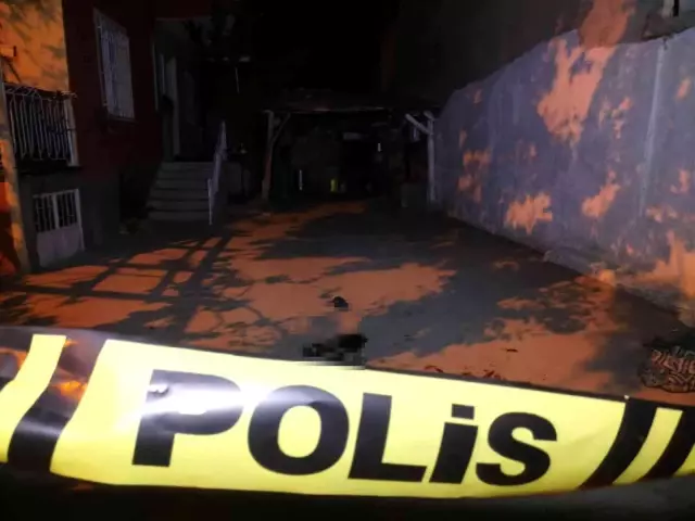 Faturalarını ödemediğini iddia ettiği kiracısını tüfekle vuran ev sahibi polise giderek teslim oldu