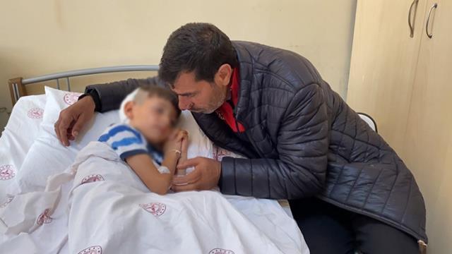 Otomobile silahlı saldırıda eşini ve kızını kaybetti, 'Ölü taklidi yaparak kurtuldum' dedi Otomobile silahlı saldırıda eşini ve kızını kaybetti, 'Ölü taklidi yaparak kurtuldum' dedi