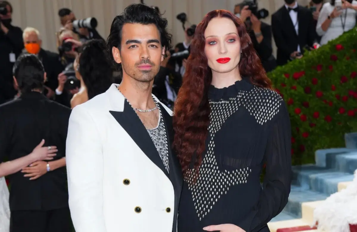 Sophie Turner İngiltere'ye dönmeyi umuyor