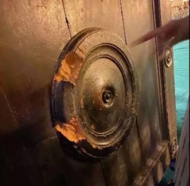 Yine Ayasofya yine utandıran görüntü! Tarihi su haznesi ayakkabılık oldu Yine Ayasofya yine utandıran görüntü! Tarihi su haznesi ayakkabılık oldu