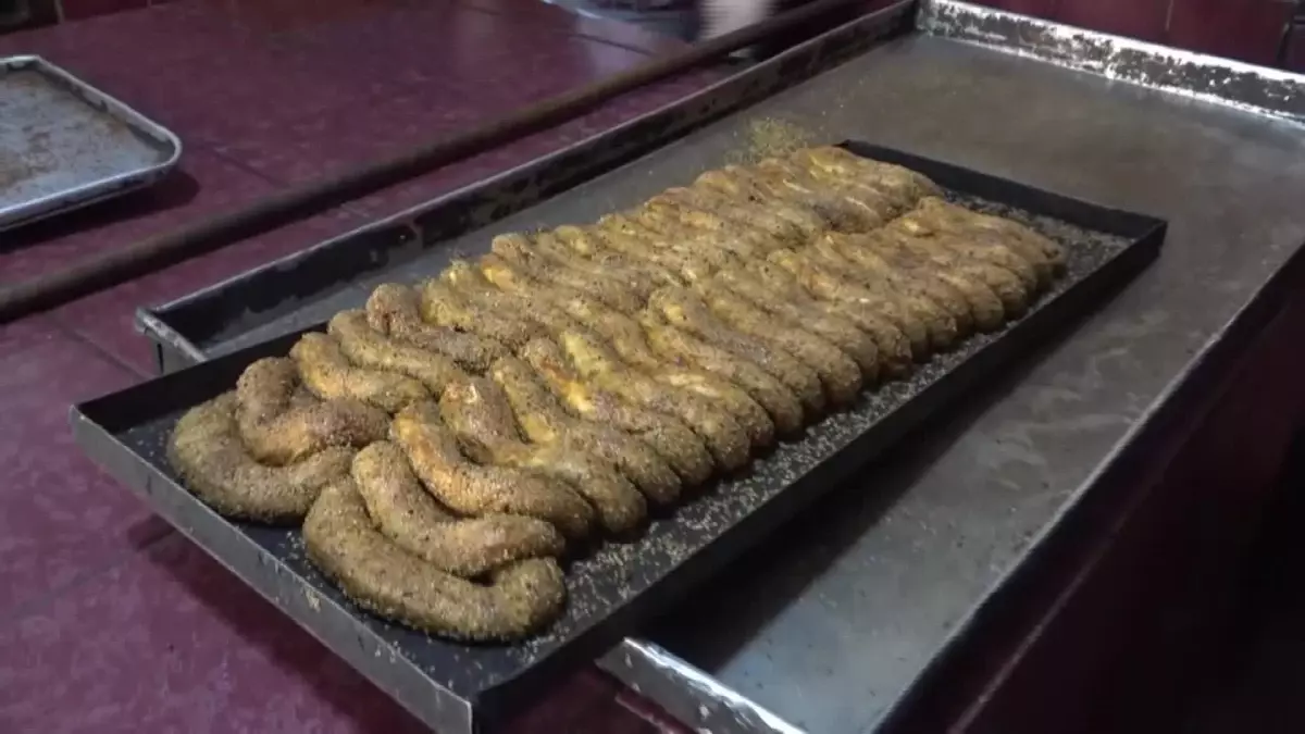 Asgari Ücretli, Son Zam ile Birlikte Ayda 354 Simit Kaybetti. Ankaralı Simitçi: 'Böyle Giderse Ankara Simidi Bitme Noktasında'