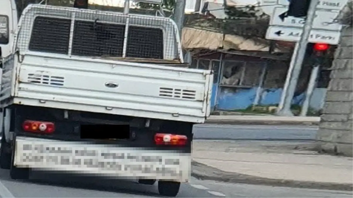 Denizli'de kamyonun arkasına yazılan yazı dikkat çekti, yazıyı gören sürücüler iç geçirdi