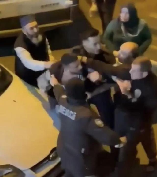 Esenler'de bekçilerle mahalleli arasında kimlik sorma arbedesi