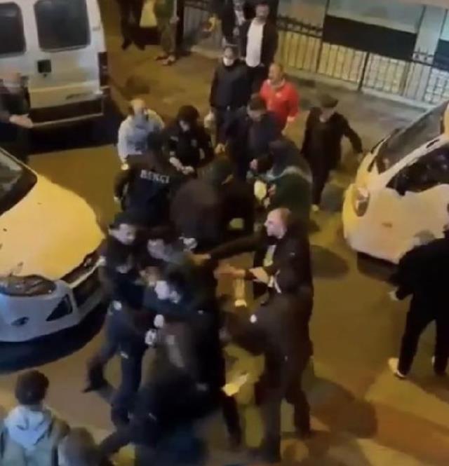 Esenler'de bekçilerle mahalleli arasında kimlik sorma arbedesi