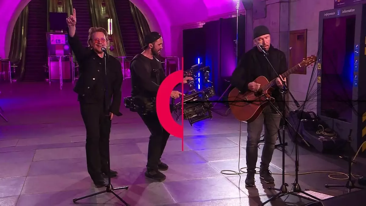 İrlandalı rock grubu U2, Kiev metro istasyonunda mini konser verdi