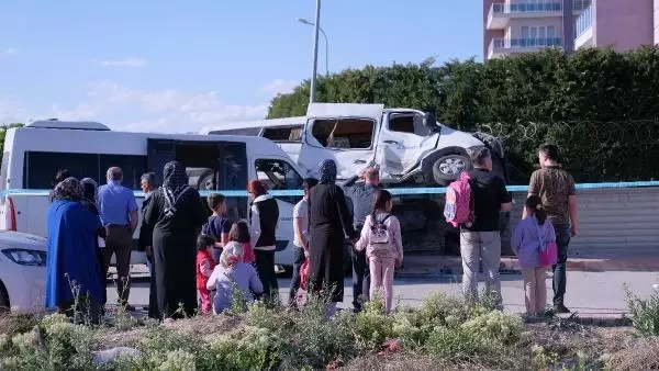 Konya'da iki okul servisi birbiri ile çarpıştı! 9'u öğrenci 14 kişi yaraladı Konya'da iki okul servisi birbiri ile çarpıştı! 9'u öğrenci 14 kişi yaraladı