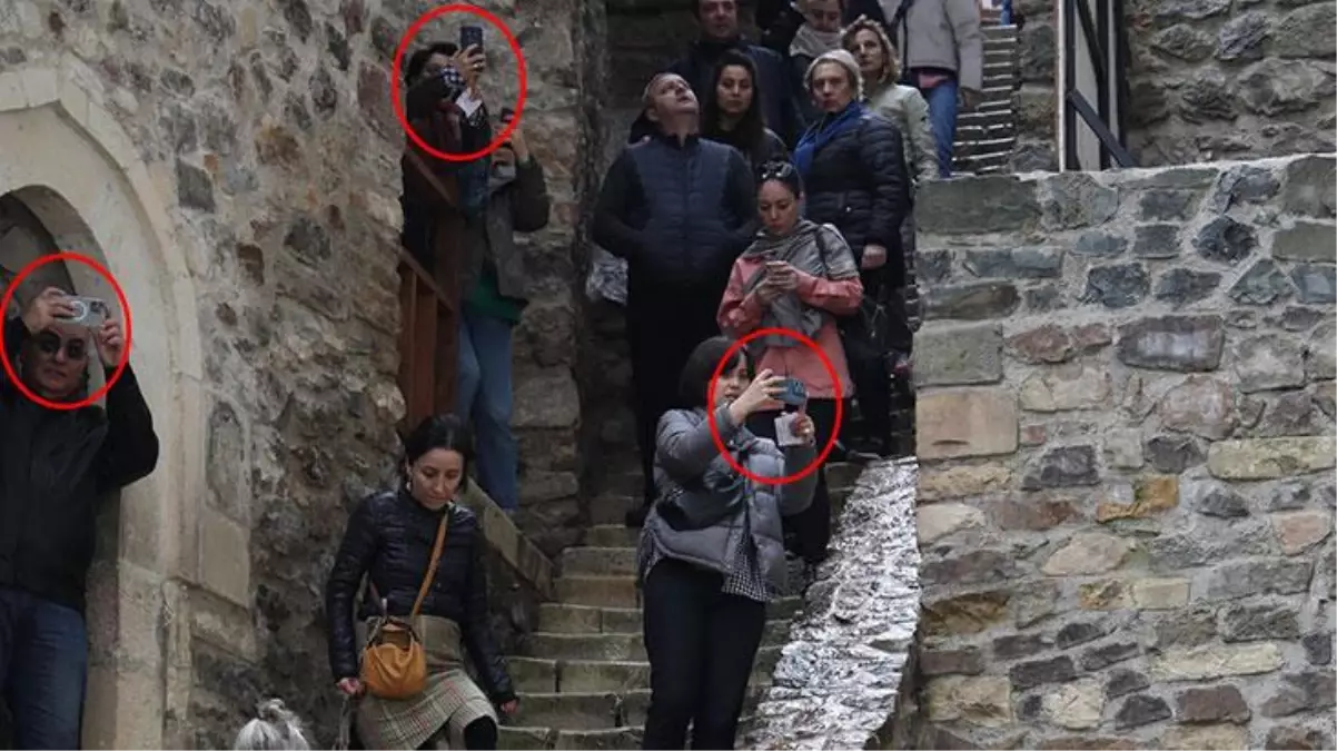 Sümela'daki kazı sırasında arkeologlar gizemli mahzen buldu, gelen vatandaşlar fotoğrafını çekmek için birbiriyle yarıştı
