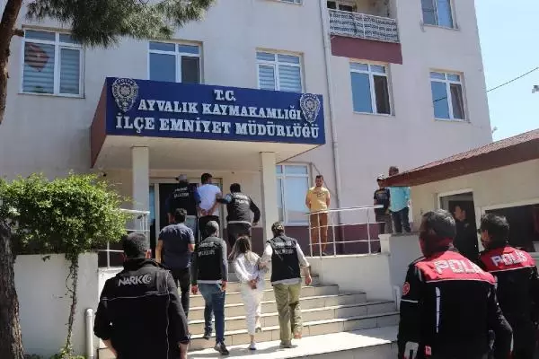 Uyuşturucu ticareti yapan 'Ay Grubu'nun elebaşı 7 aylık takip sonucu yakalandı Uyuşturucu ticareti yapan 'Ay Grubu'nun elebaşı 7 aylık takip sonucu yakalandı