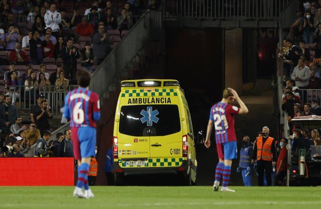Dünya, Barcelona'nın yıldızı için dua ediyor! Arkadaşları ambulans kapısında sıra oldu