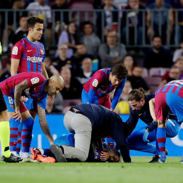 Dünya, Barcelona'nın yıldızı için dua ediyor! Arkadaşları ambulans kapısında sıra oldu