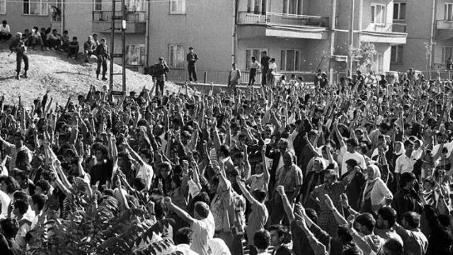 Sivas Valiliği, Madımak Oteli'ndeki anıttan o isimleri kaldırdı: İki saldırganın ismi de yer alıyordu Sivas Valiliği, Madımak Oteli'ndeki anıttan o isimleri kaldırdı: İki saldırganın ismi de yer alıyordu