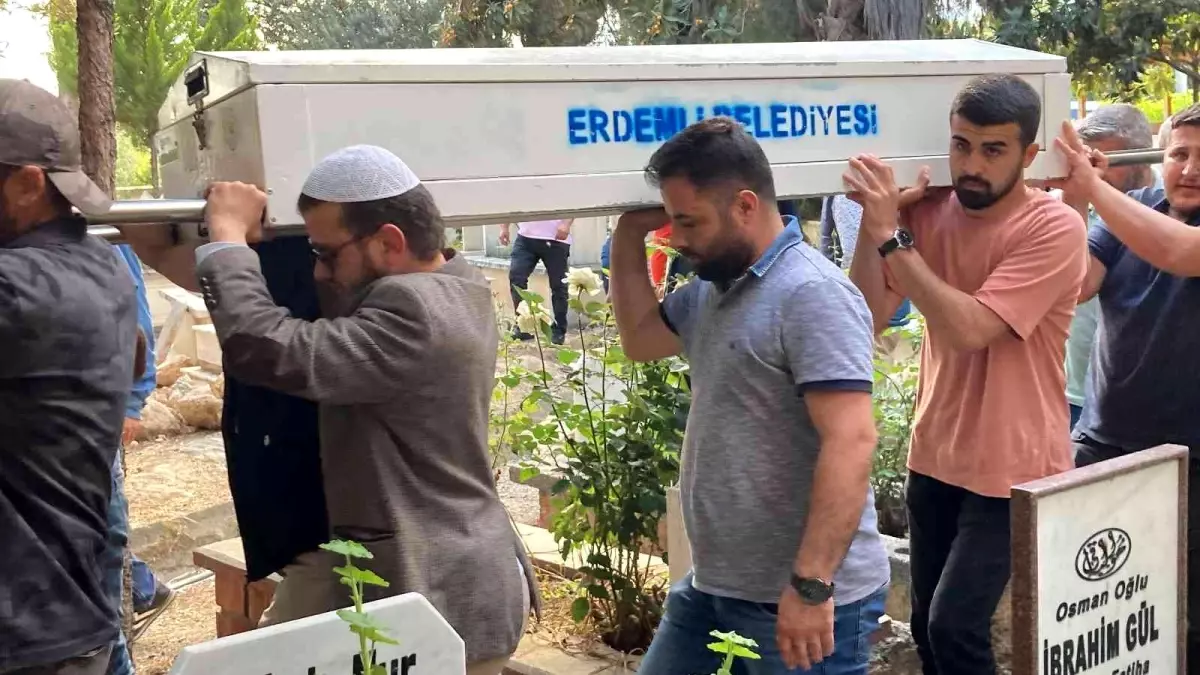 Telefonu şarja takarken akıma kapılan genç yaşamını yitirdi