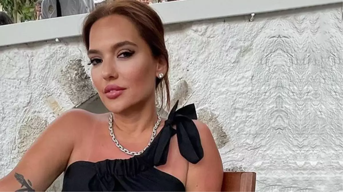 Trabzonspor'un şampiyonluk kutlamasında sahneye çıkacak olan Demet Akalın, taraftarın kıyafet isteğini geri çevirdi