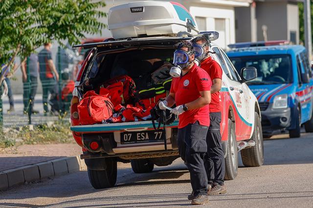 Antalya'da gübre fabrikasında zehirli gaz paniği: 2 işçi hayatını kaybetti Antalya'da gübre fabrikasında zehirli gaz paniği: 2 işçi hayatını kaybetti