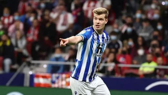 Beşiktaş'ta transfer harekatı başladı! Gidecek ve kalacak futbolcular belli oldu Beşiktaş'ta transfer harekatı başladı! Gidecek ve kalacak futbolcular belli oldu