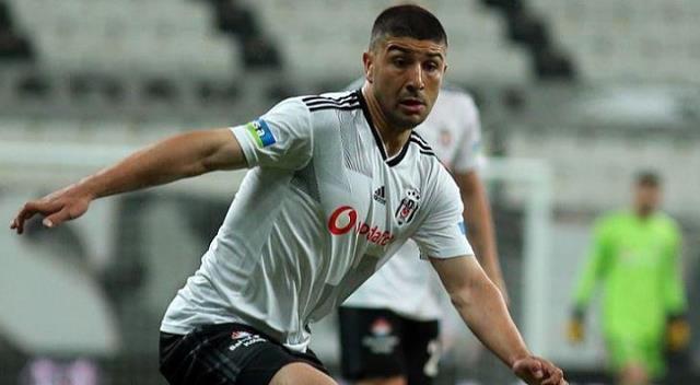 Beşiktaş'ta transfer harekatı başladı! Gidecek ve kalacak futbolcular belli oldu Beşiktaş'ta transfer harekatı başladı! Gidecek ve kalacak futbolcular belli oldu