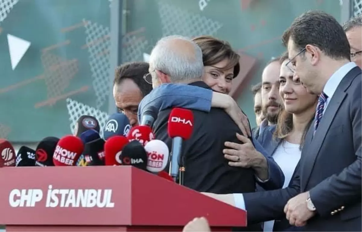 Destek açıklamasından sonra Canan Kaftancıoğlu, Kılıçdaroğlu'na sarıldı