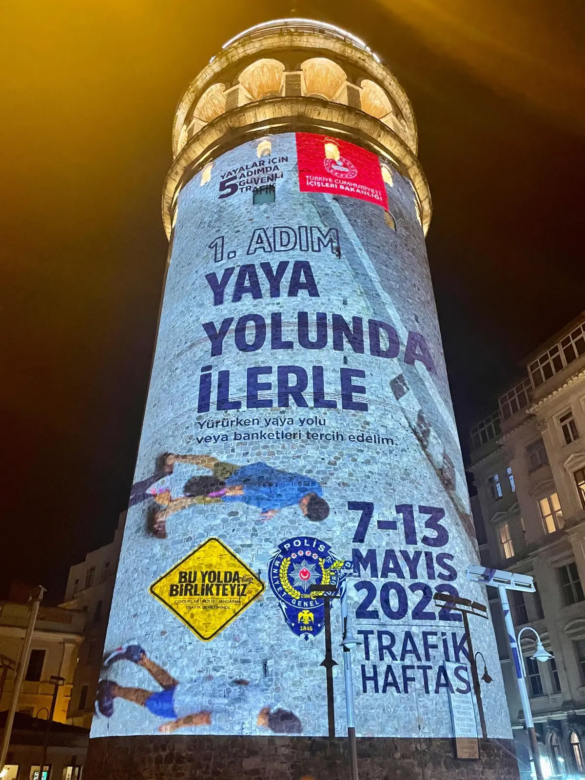 'Yayalar için 5 Adımda Güvenli Trafik' görselleri Galata Kulesi'ne yansıtıldı