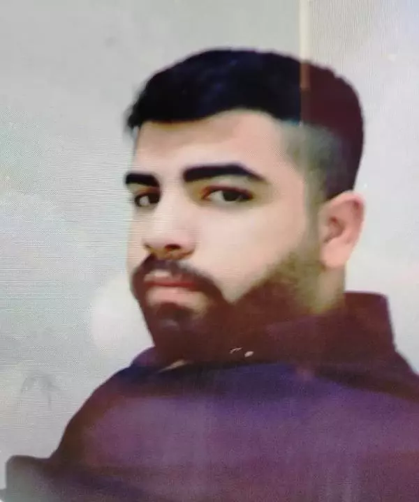 Şaka yapayım diye masadan alıp tetiğe bastığı şarjörsüz silahla kuzenini alnından vurdu Şaka yapayım diye masadan alıp tetiğe bastığı şarjörsüz silahla kuzenini alnından vurdu